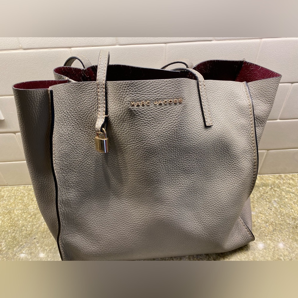 Marc Jacobs Leather Shoulder Handbag in Grey with Duster